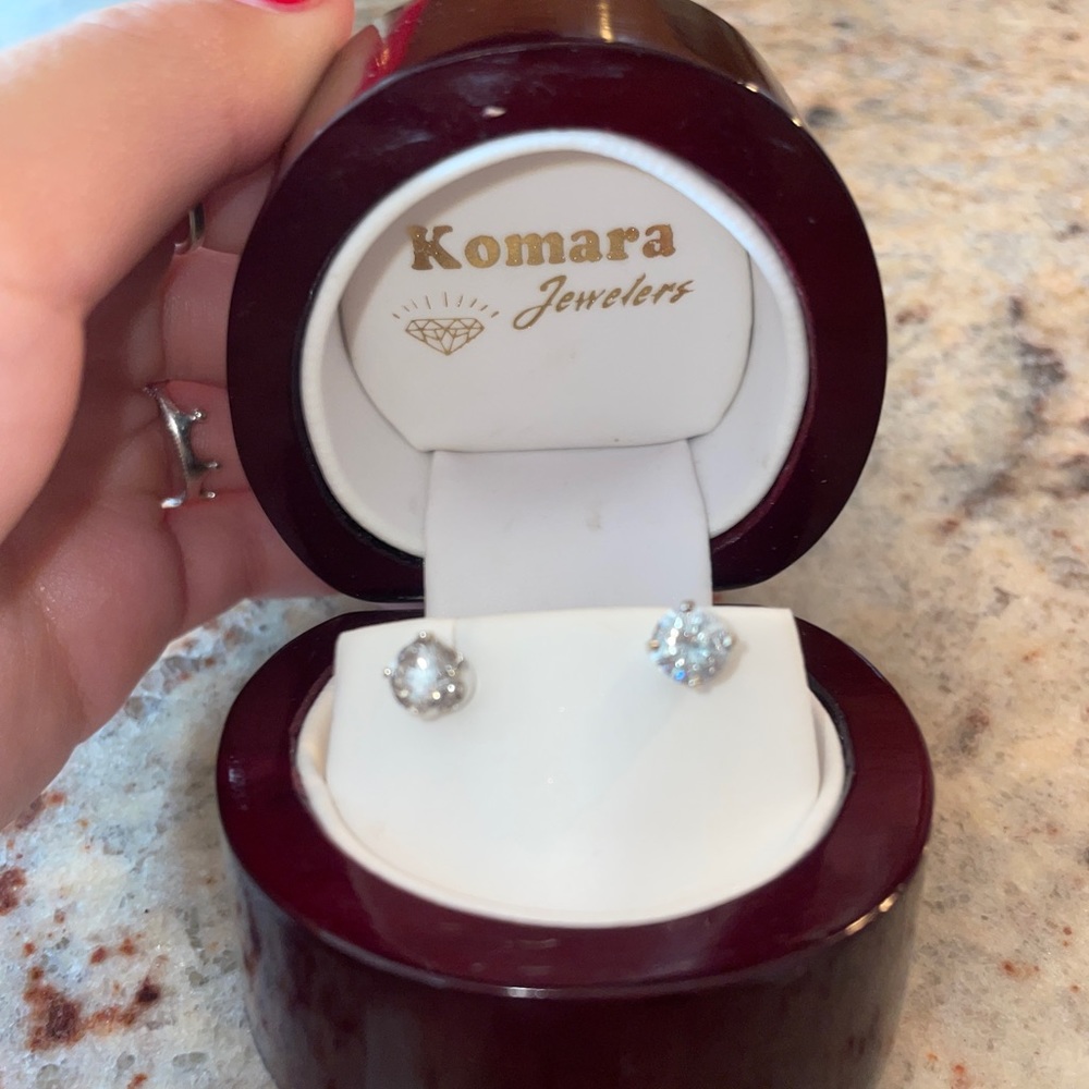 KOMARA JEWLERS